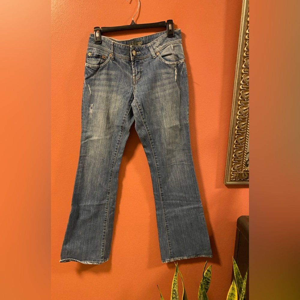 Women’s American Eagle Distressed Jeans.